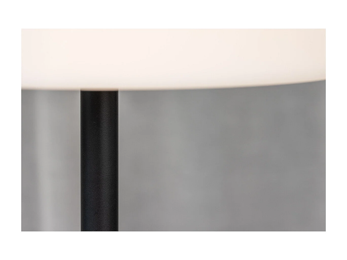 Moris Stehlampe für außen schwarz.