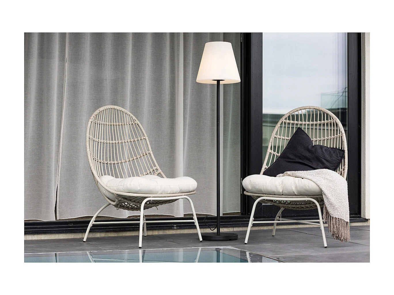 Moris Stehlampe für außen schwarz.