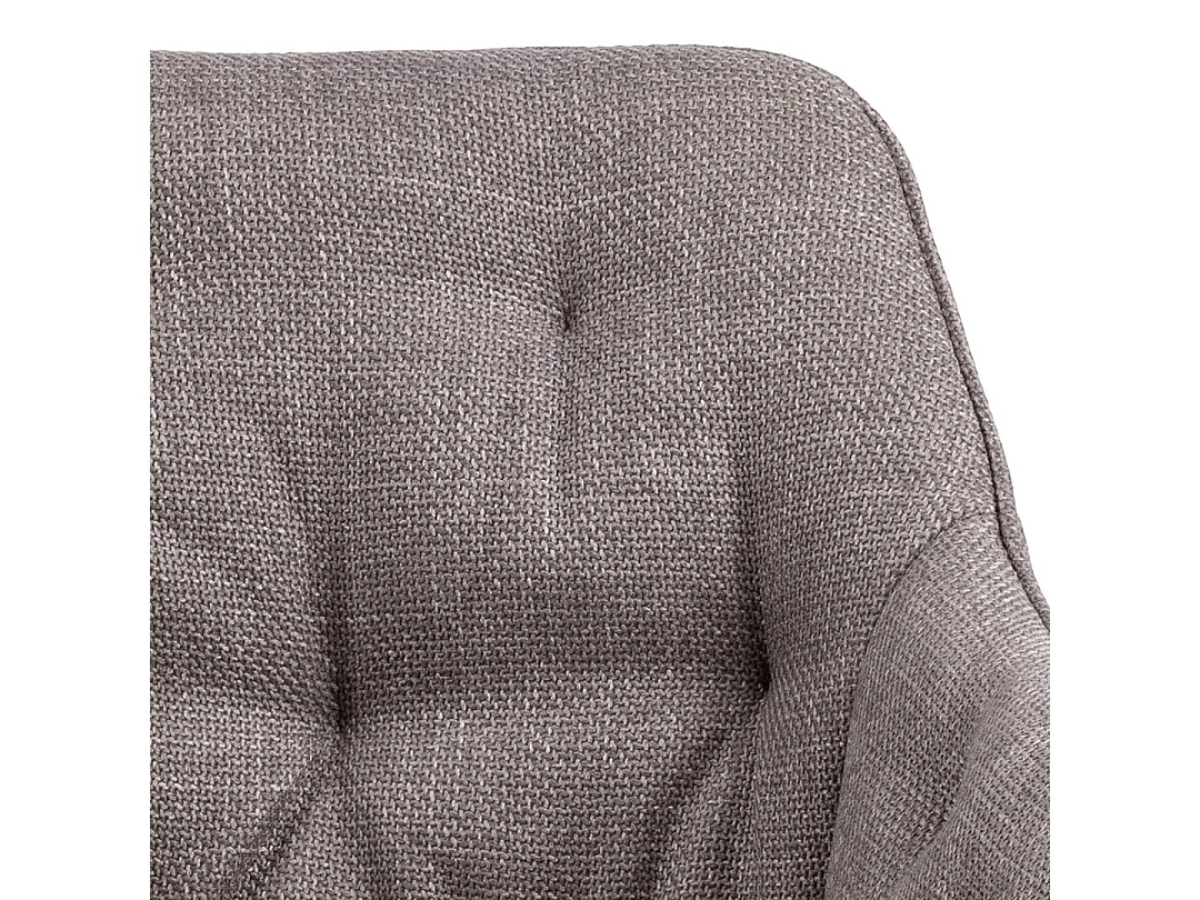 Silla de comedor Brooke con reposabrazos marrón.