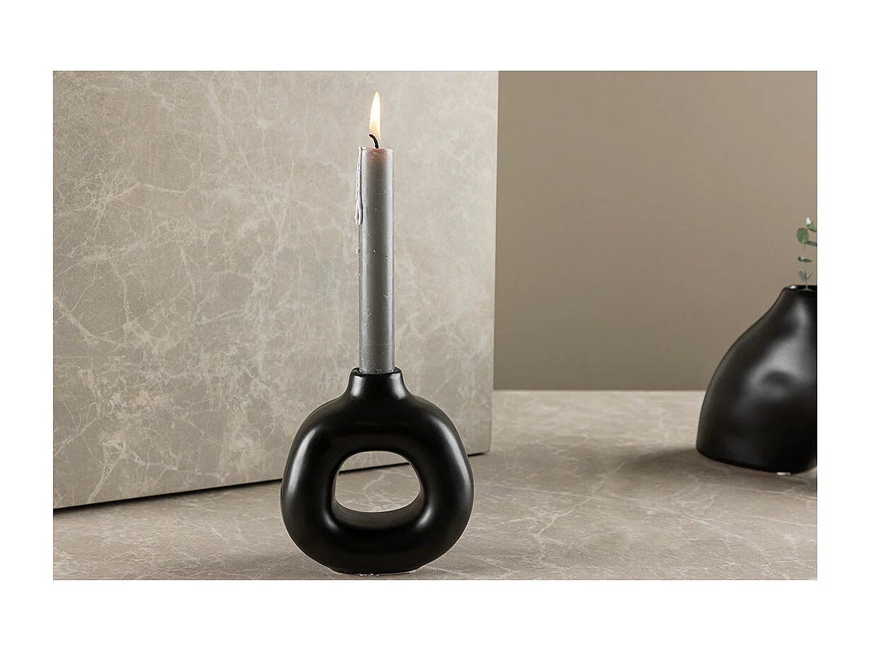 Judi kandelaar zwart.