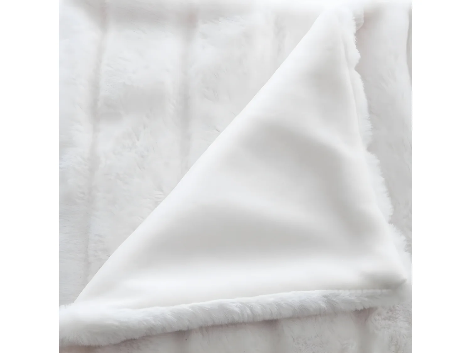 Plaid, couverture en polyester coloris blanc - L. 160  x P. 120  x H.  2 cm