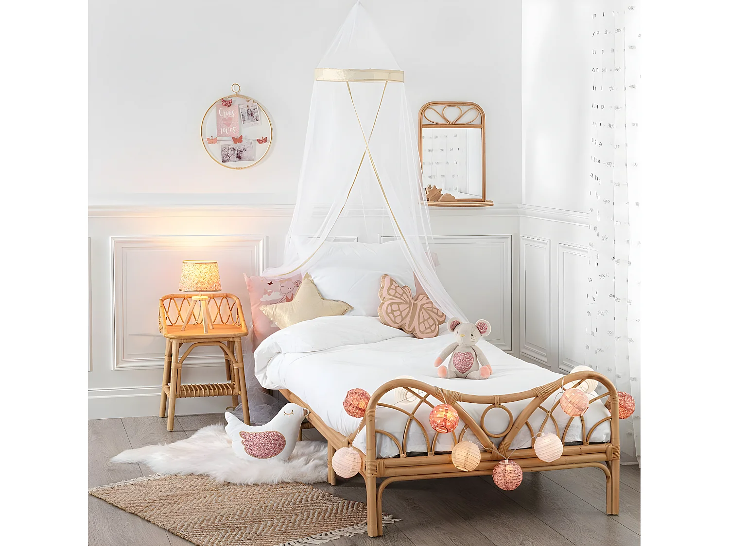 Table de chevet / Table de nuit enfant en rotin - Longueur 37 x Profondeur 30 x Hauteur 56 cm