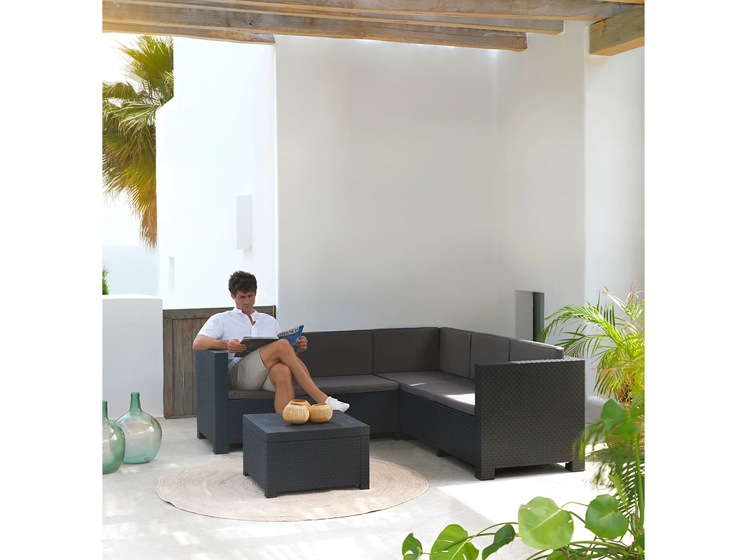 Salon de Jardin de 5 places en résine tressée coloris anthracite( 2 canapés + table basse)