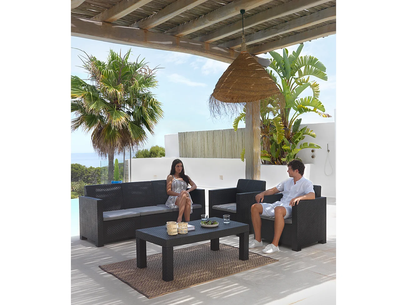 Salon de jardin extérieur 5 places en résine tressée (1 table basse + 1 canapé 3 places + 2 fauteuils)