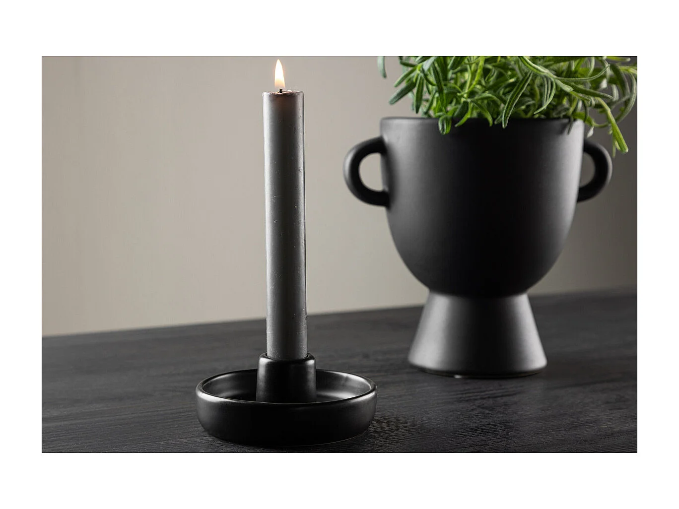 Otis Kerzenhalter schwarz.