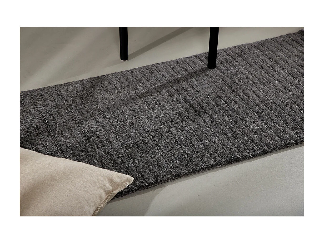 Alfombra Milton 200x72cm color gris oscuro.