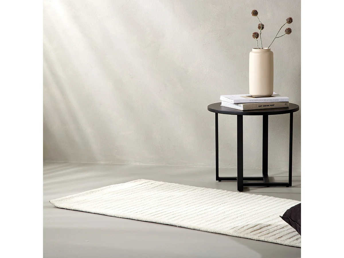 Milton è bianco, misura 200x72cm.