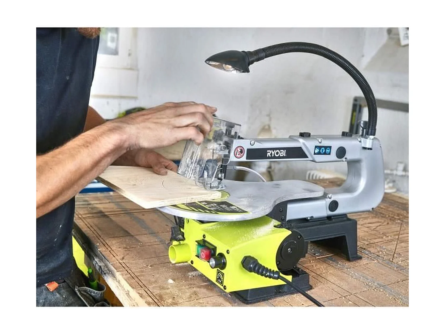 Scie a chantourner stationnaire RYOBI 125W - 405mm RSW1240G