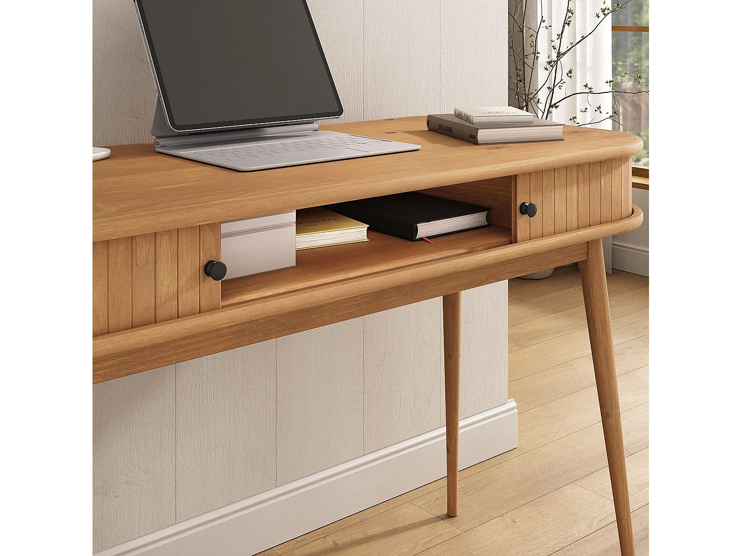 Bureau JARI en bois massif coloris chêne, 113 x 75 x 50 cm, façade cannelée, rangement avec porte coullisante