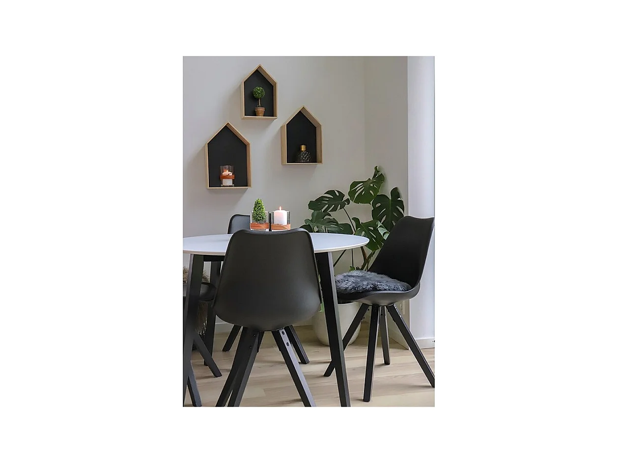 Silla de comedor de cuero negro con pie negro