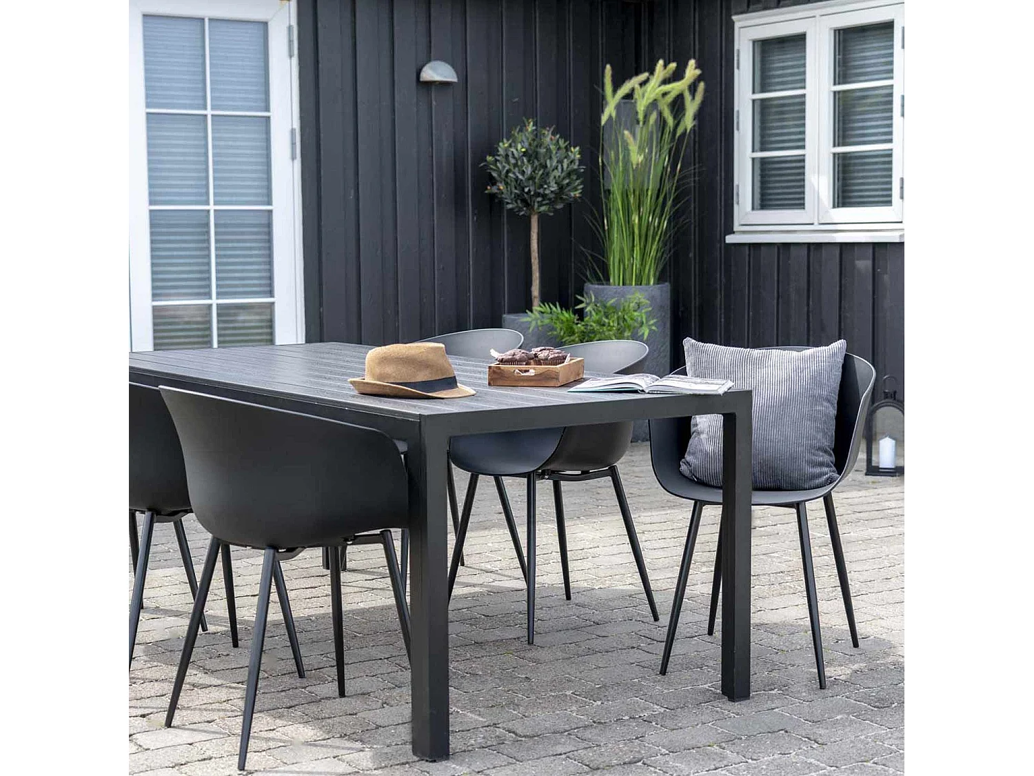 2 Sillones de polipropileno negro RODA