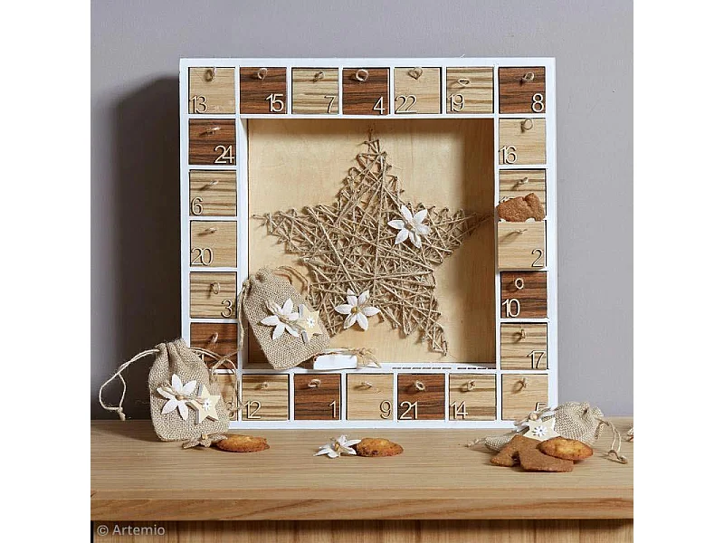 Calendrier de l'avent carré en bois 39 x 39 cm