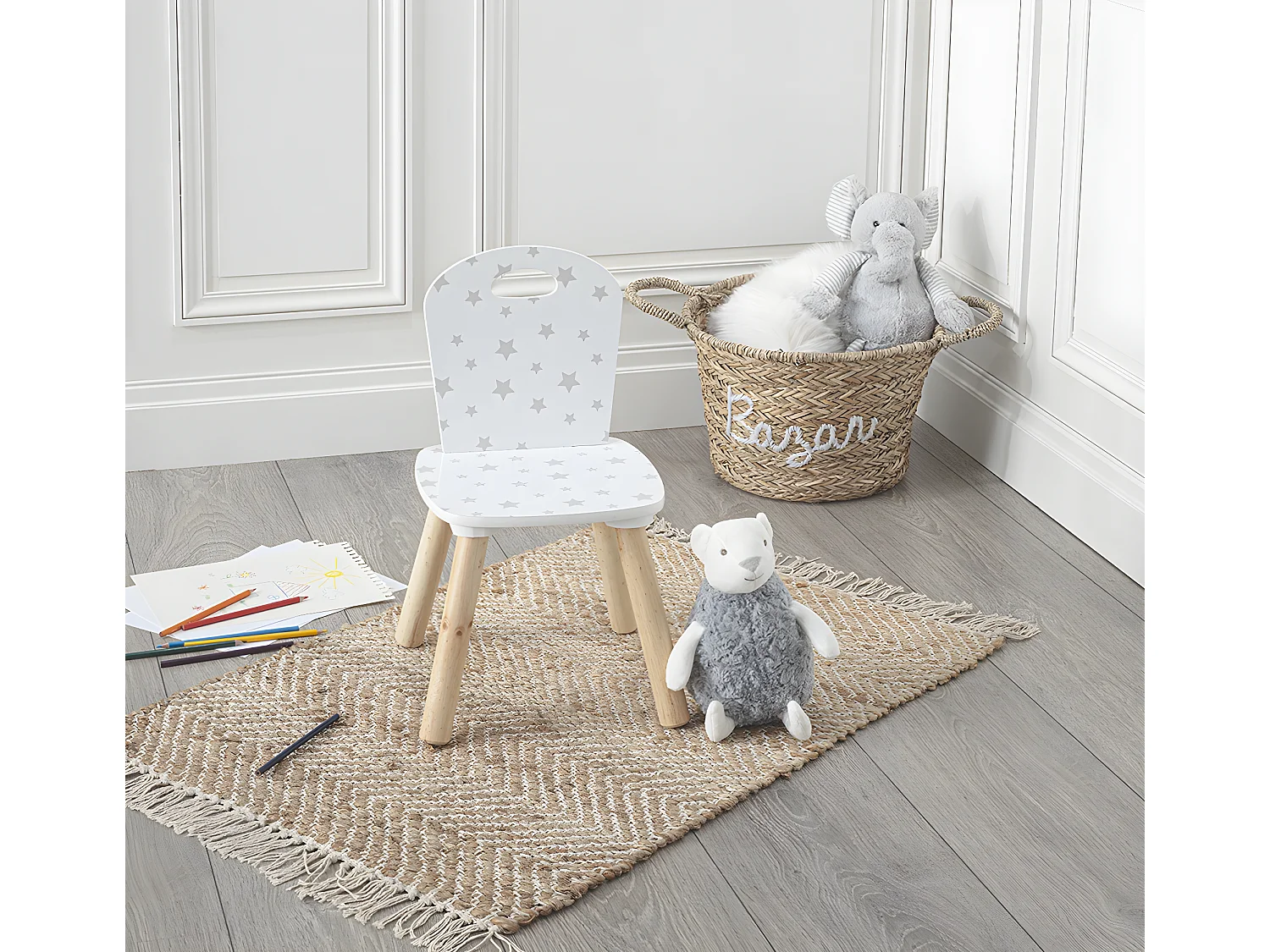 Chaise enfant coloris blanc motif étoiles - Longueur 32 x Profondeur 31,5 x Hauteur 50 cm