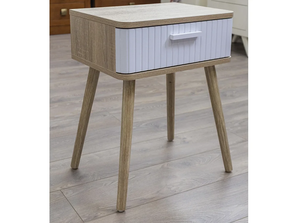 Mesita de noche de 52x40x30 cm de aglomerado y patas de madera en color beige Talía