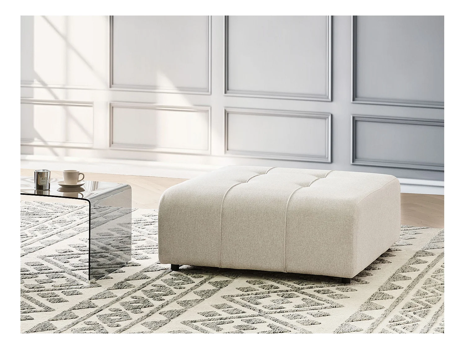 Ottomane Stoff hell beige quadratisch Fußhocker niedrige Beine modern Innvik