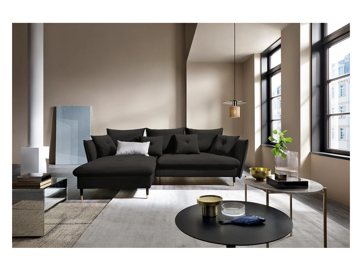 Canapé d'angle GLAM convertible, ottomane & pieds dorés – canapé en velours style glamour avec coussins déco, 258x167x91 cm, côté gauche NOIR