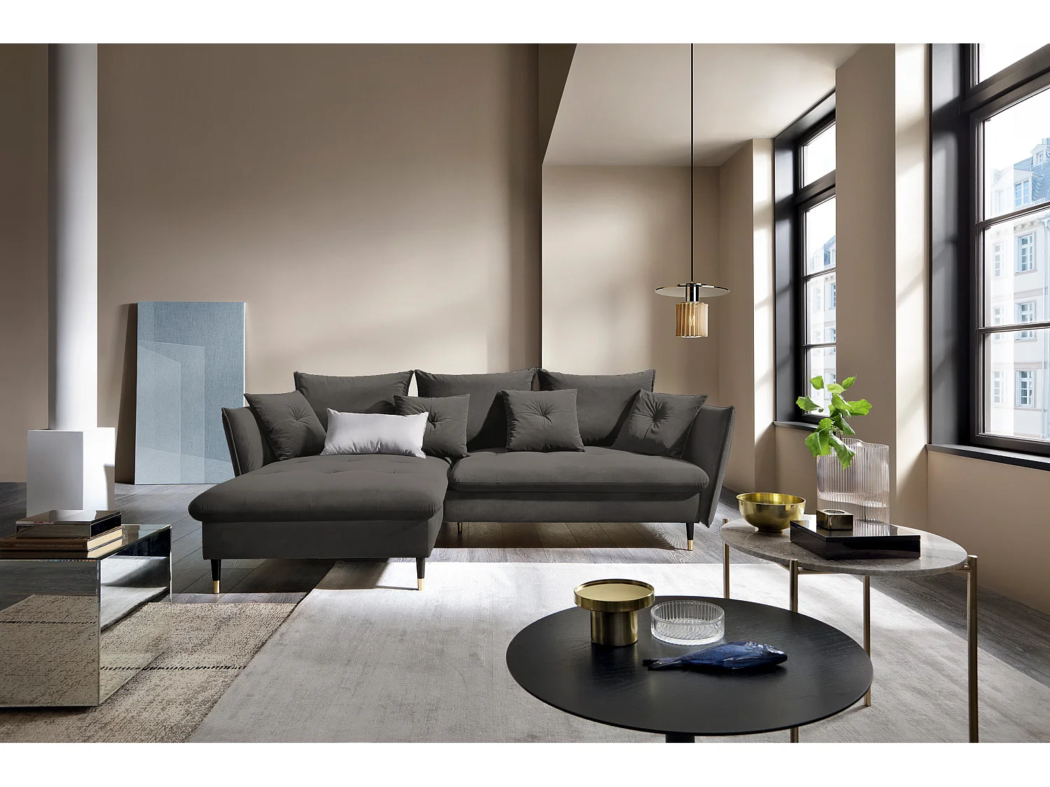 Canapé d'angle GLAM convertible, ottomane & pieds dorés – canapé en velours style glamour avec coussins déco, 258x167x91 cm, côté gauche GRIS FONCÉ