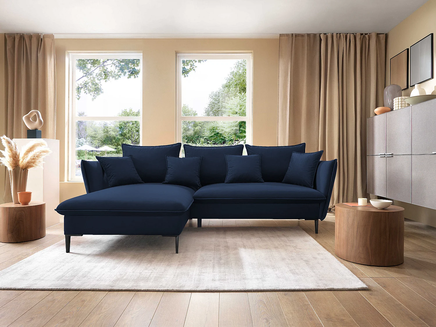 Ecksofa GLOSS mit Schlaffunktion, Ottomane & goldenen Füßen – Samtsofa im GLOSSour-Stil mit Zierkissen, 258x167x91cm, Linke Seite DUNKELGRAU