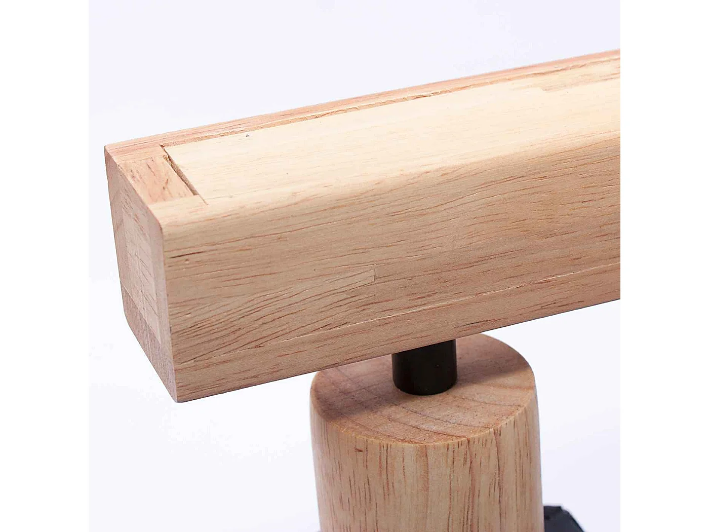 Lampadario in legno e metallo nero con 4 paralumi