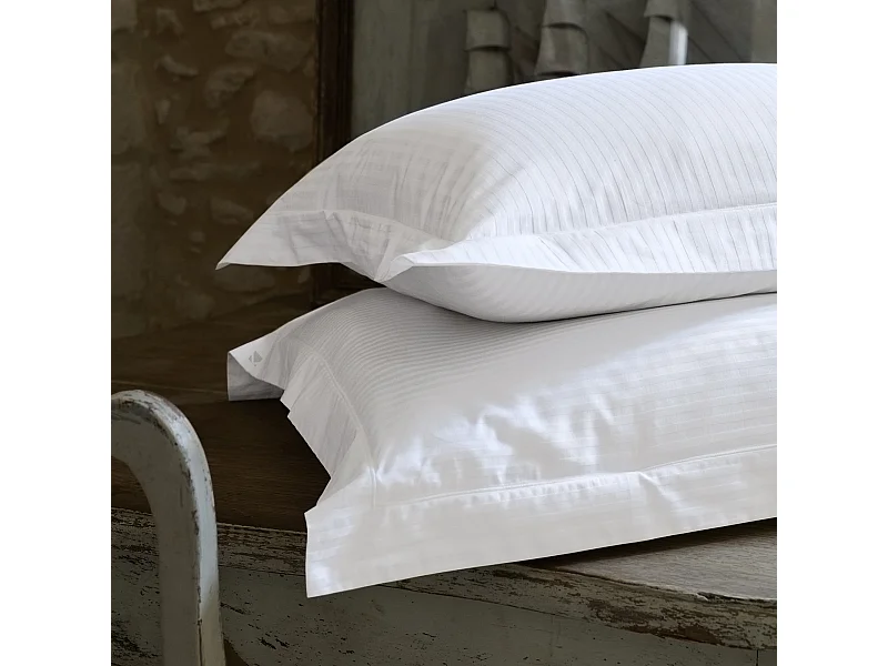 Parure de lit 280x240 cm set 65x65 satin CONCERTO rayures blanc Neige