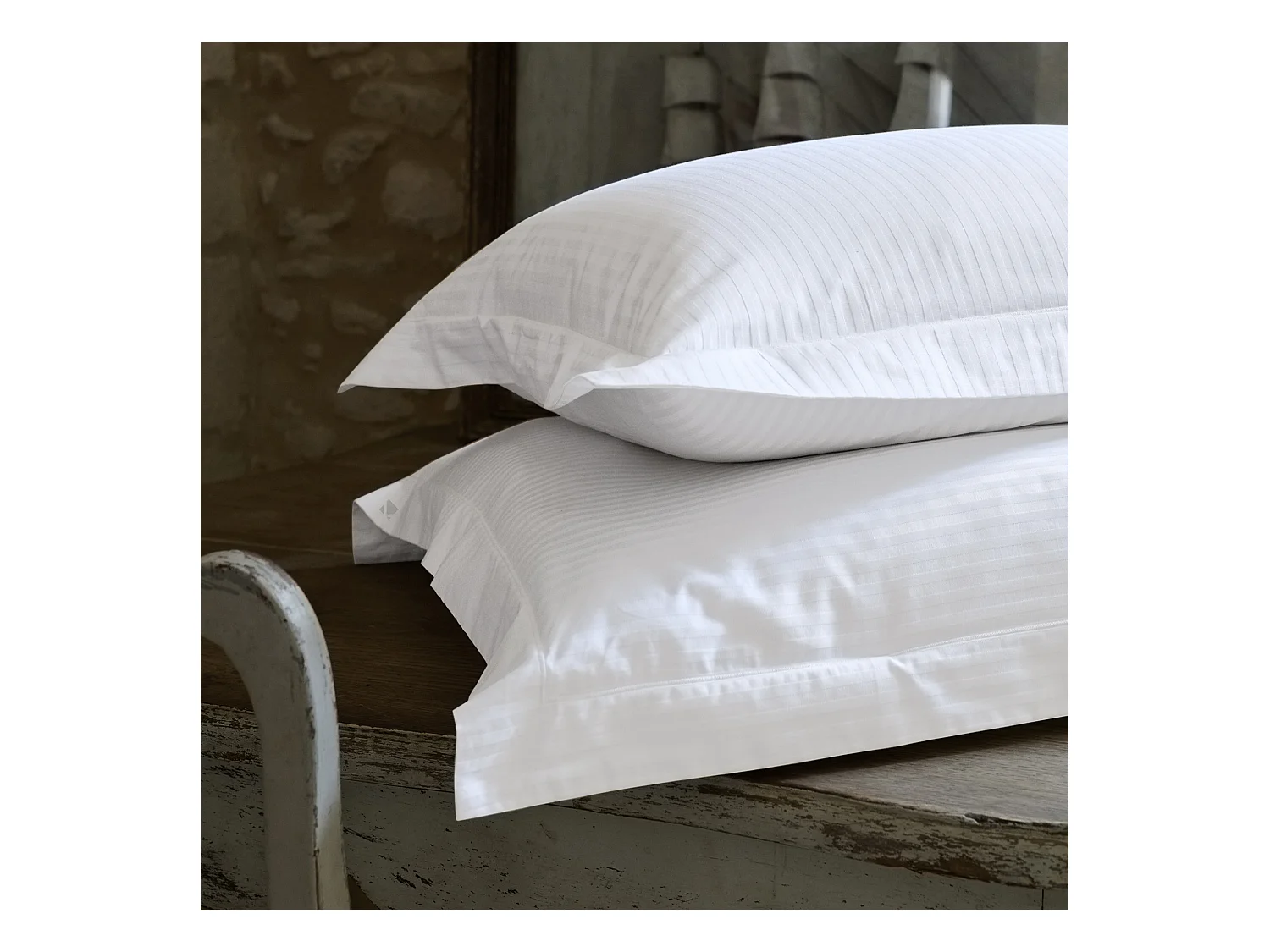 Parure de lit 280x240 cm set 65x65 satin CONCERTO rayures blanc Neige