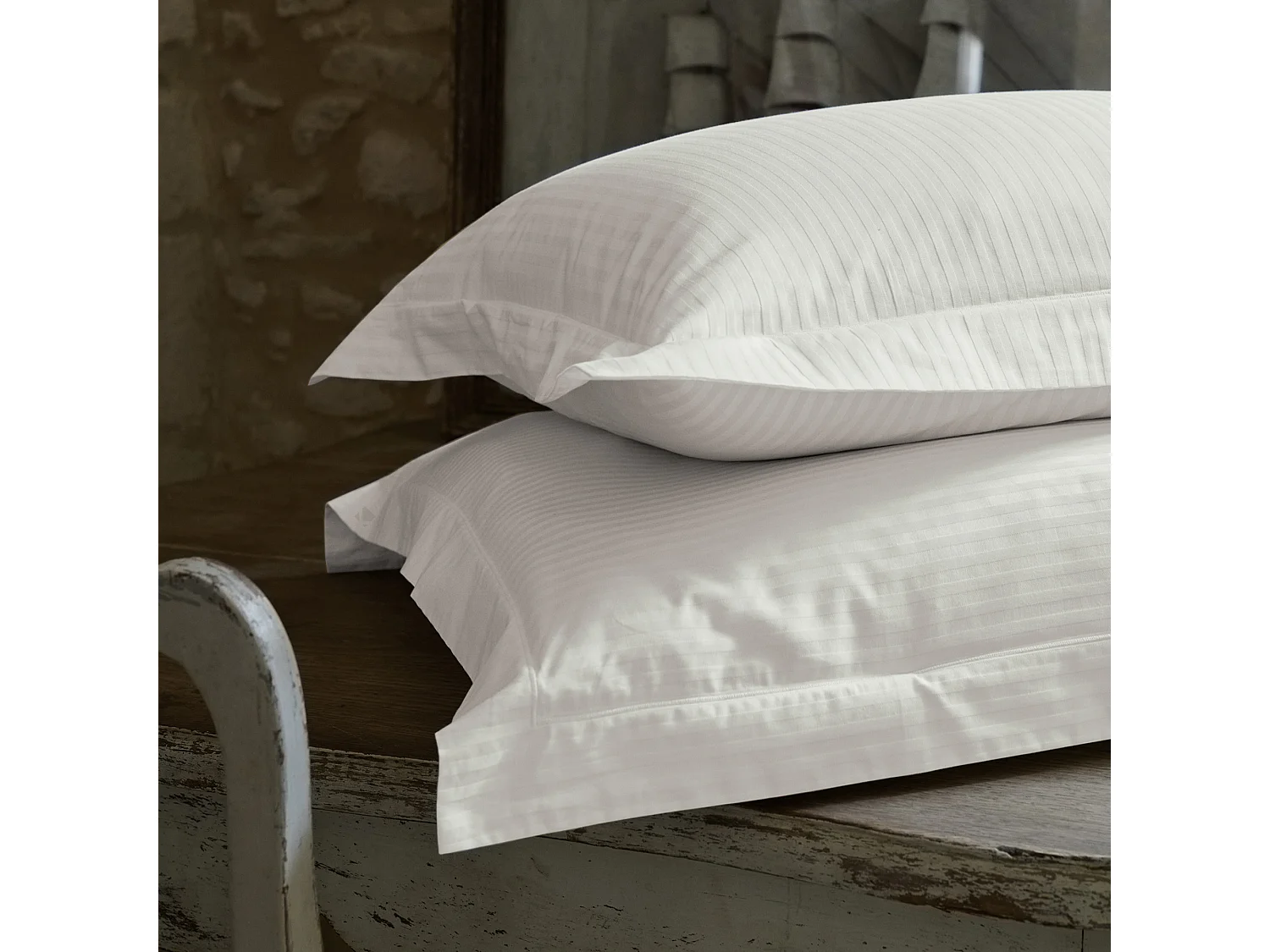 Parure de lit 280x240 cm set 65x65 satin CONCERTO rayures beige Craie