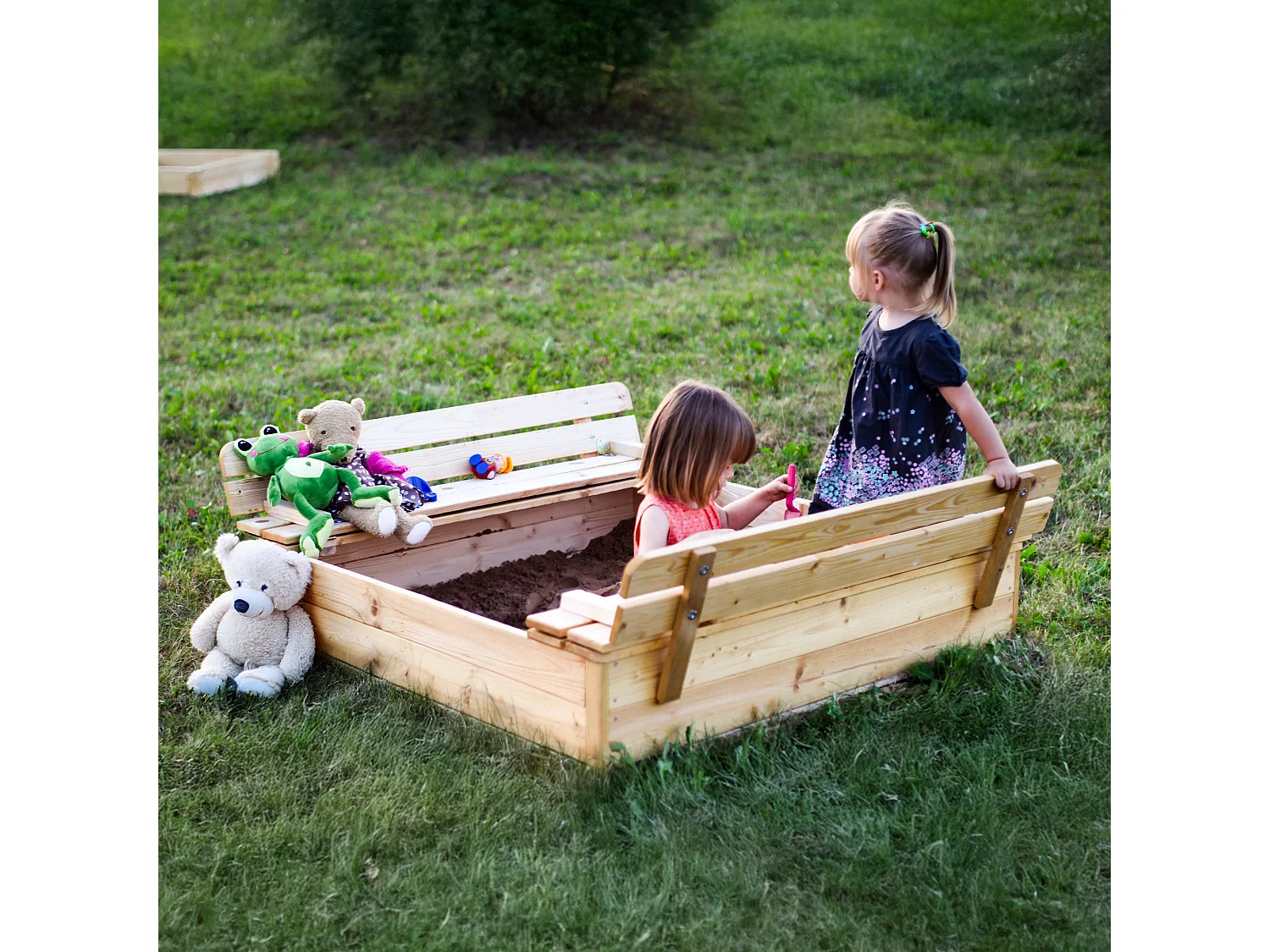 Houten zandbak met opvouwbare afdekking en bank 118 x 122 x H20 - Timbela M051-1