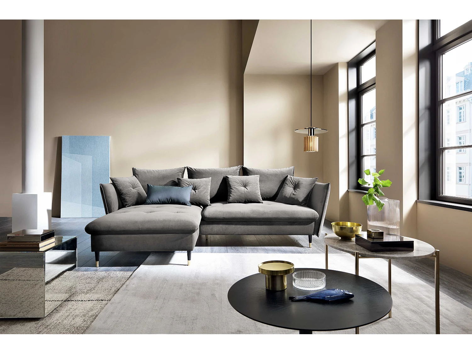 Canapé d'angle GLAM convertible, ottomane & pieds dorés – canapé en velours style glamour avec coussins déco, 258x167x91 cm, côté gauche GRIS