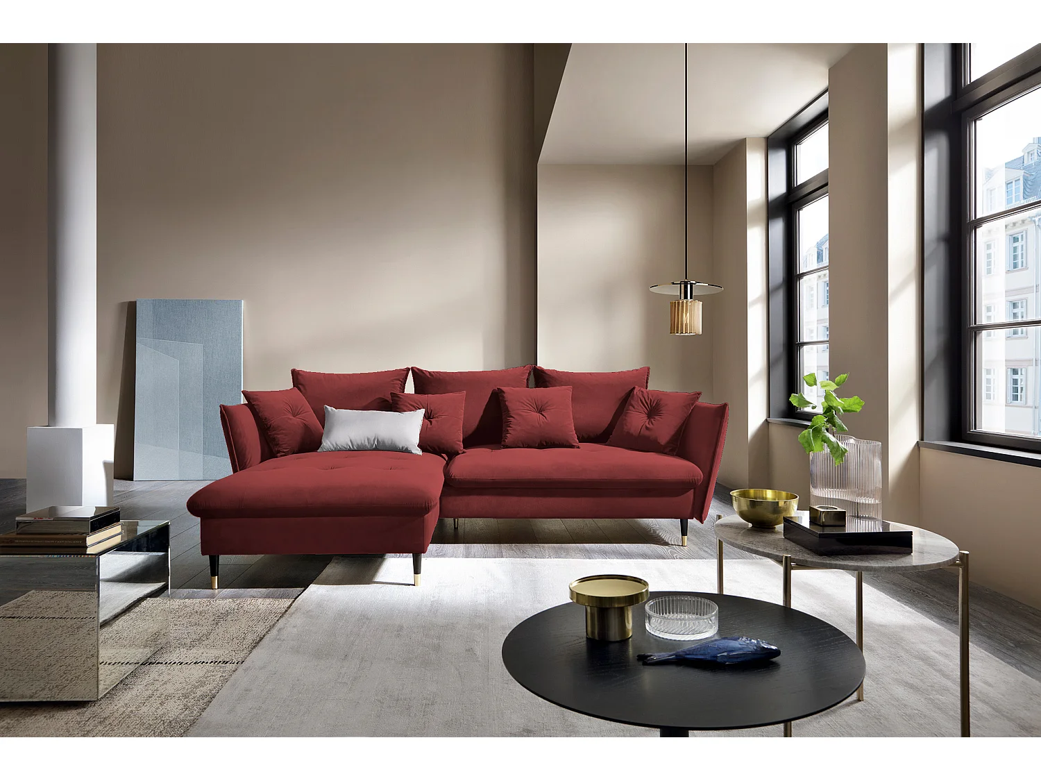 Canapé d'angle GLAM convertible, ottomane & pieds dorés – canapé en velours style glamour avec coussins déco, 258x167x91 cm, côté gauche BORDEAUX