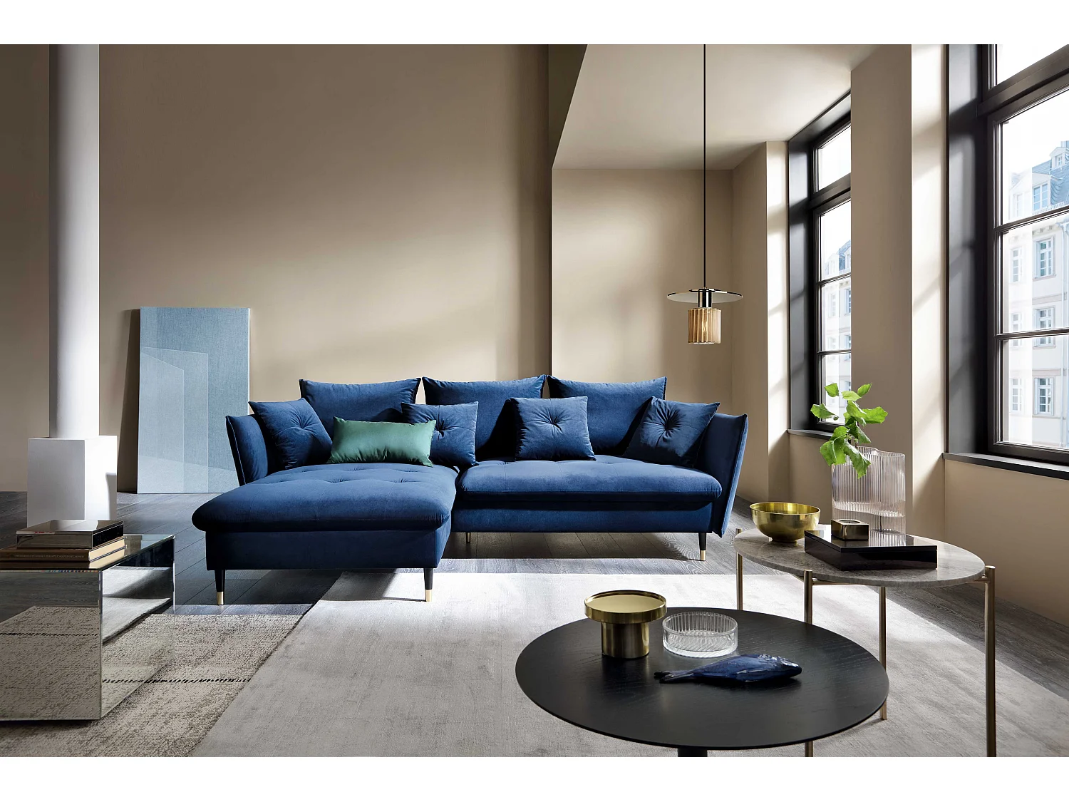 Canapé d'angle GLAM convertible, ottomane & pieds dorés – canapé en velours style glamour avec coussins déco, 258x167x91 cm, côté gauche BLEU