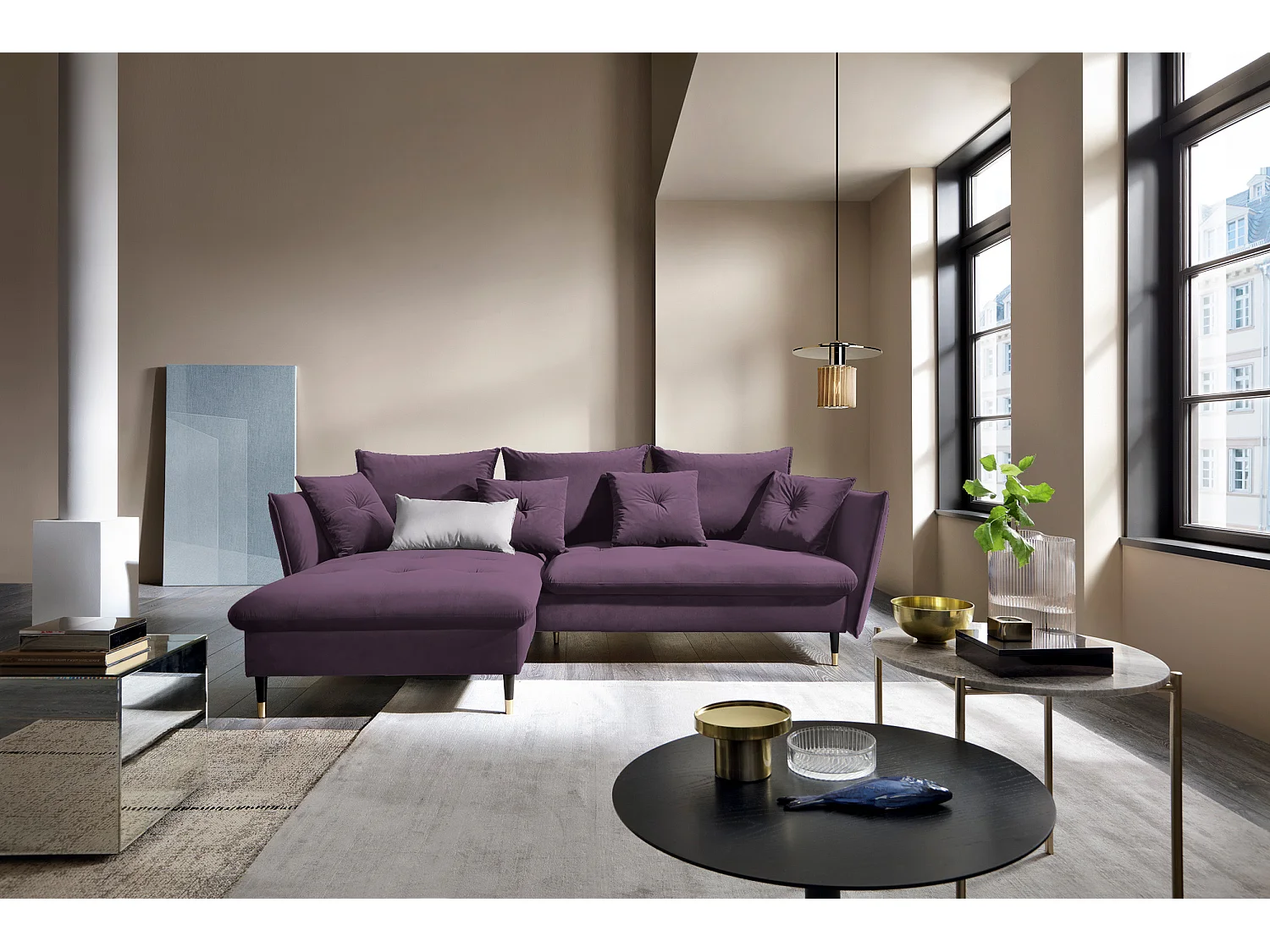 Canapé d'angle GLAM convertible, ottomane & pieds dorés – canapé en velours style glamour avec coussins déco, 258x167x91 cm, côté gauche LILA