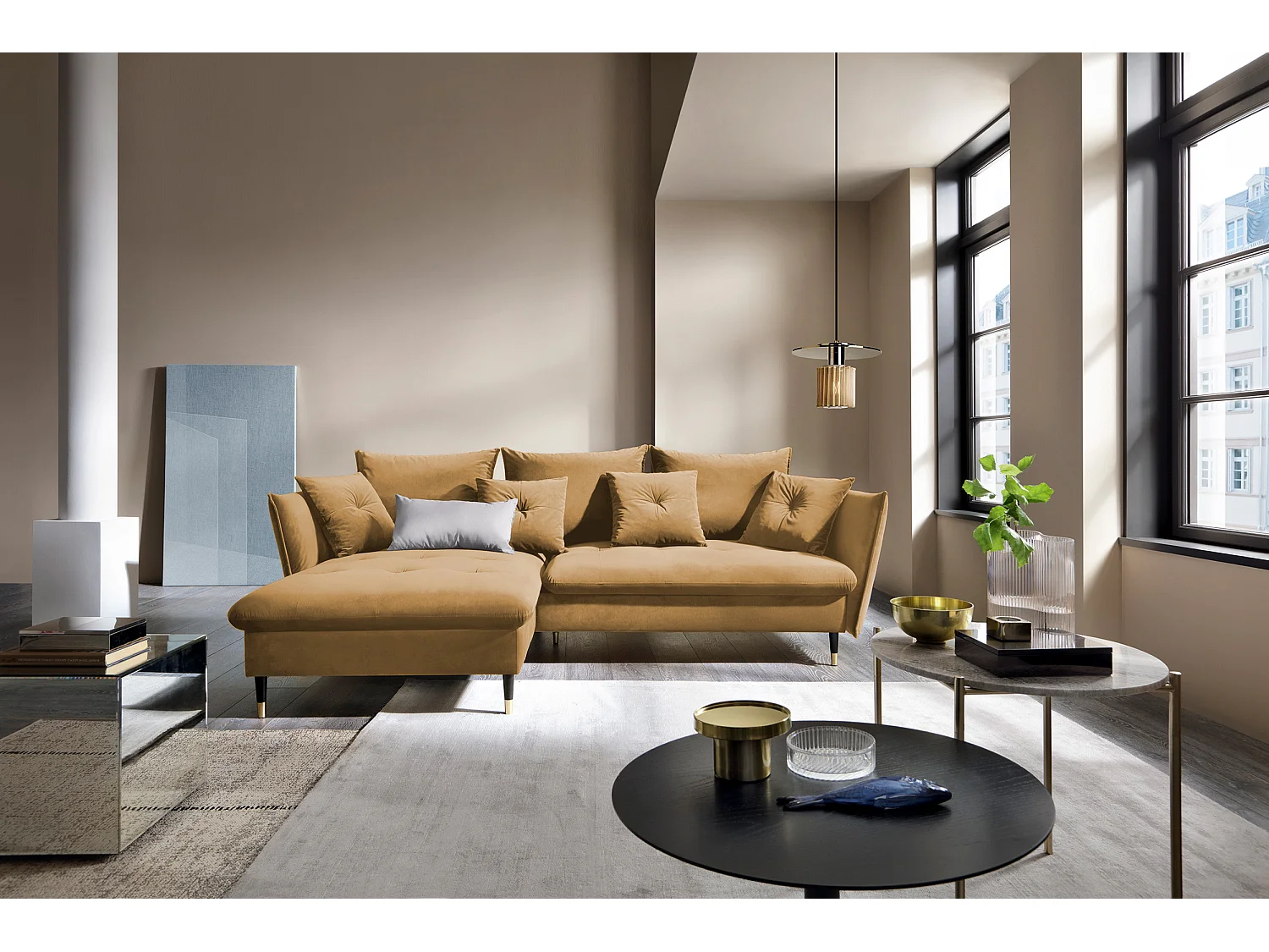 Canapé d'angle GLAM convertible, ottomane & pieds dorés – canapé en velours style glamour avec coussins déco, 258x167x91 cm, côté gauche PLATINE