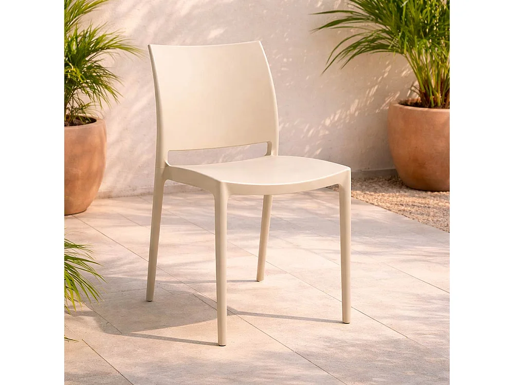 Chaise de salle à manger Altea en plastique marron clair, modèle confort