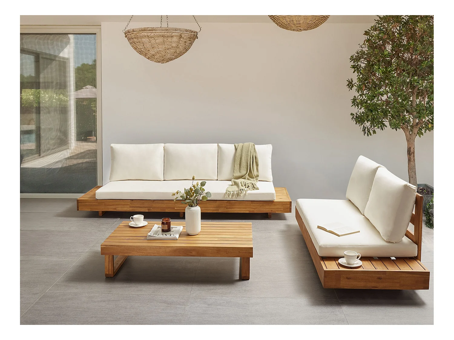 Lounge Set Akazienholz hellbraun 5-Sitzer Auflagen weiß mit Couchtisch Modern Marettimo