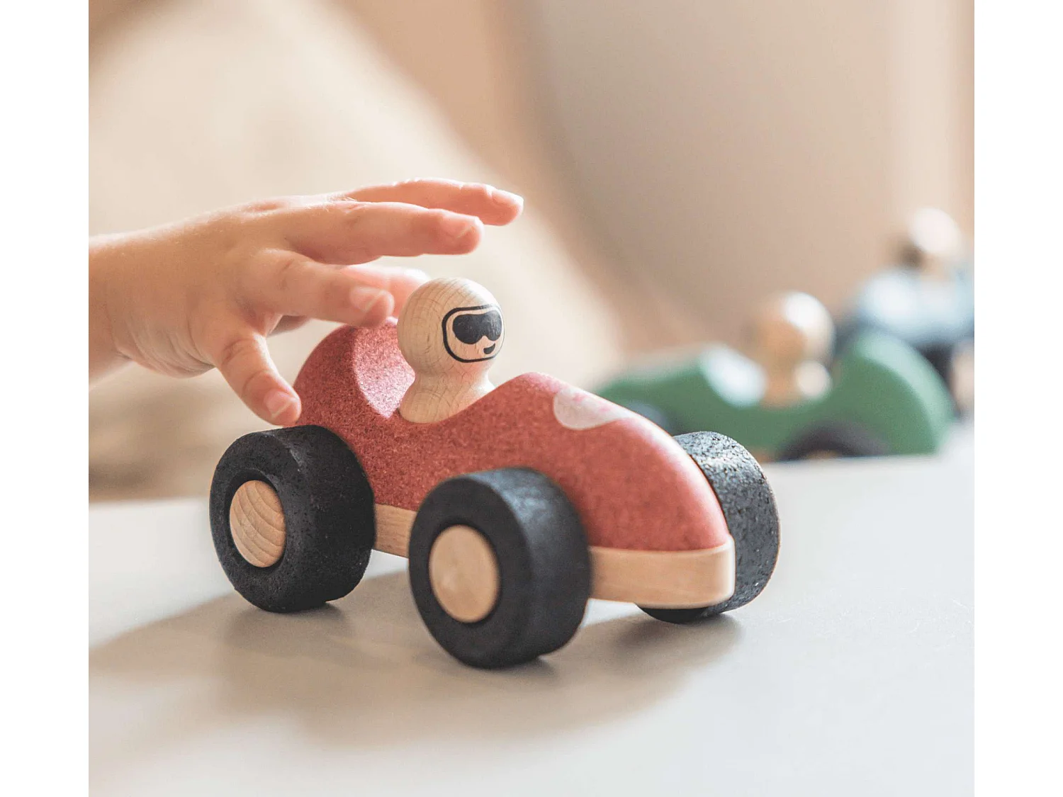 Rennwagen aus rotem Kork