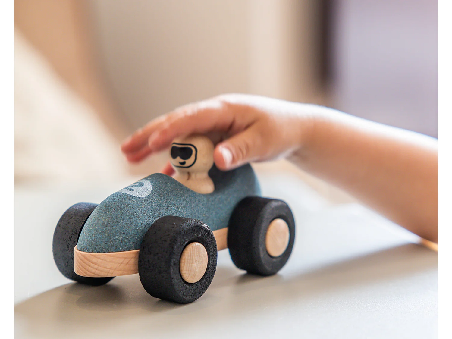 Blauer Kork-Rennwagen