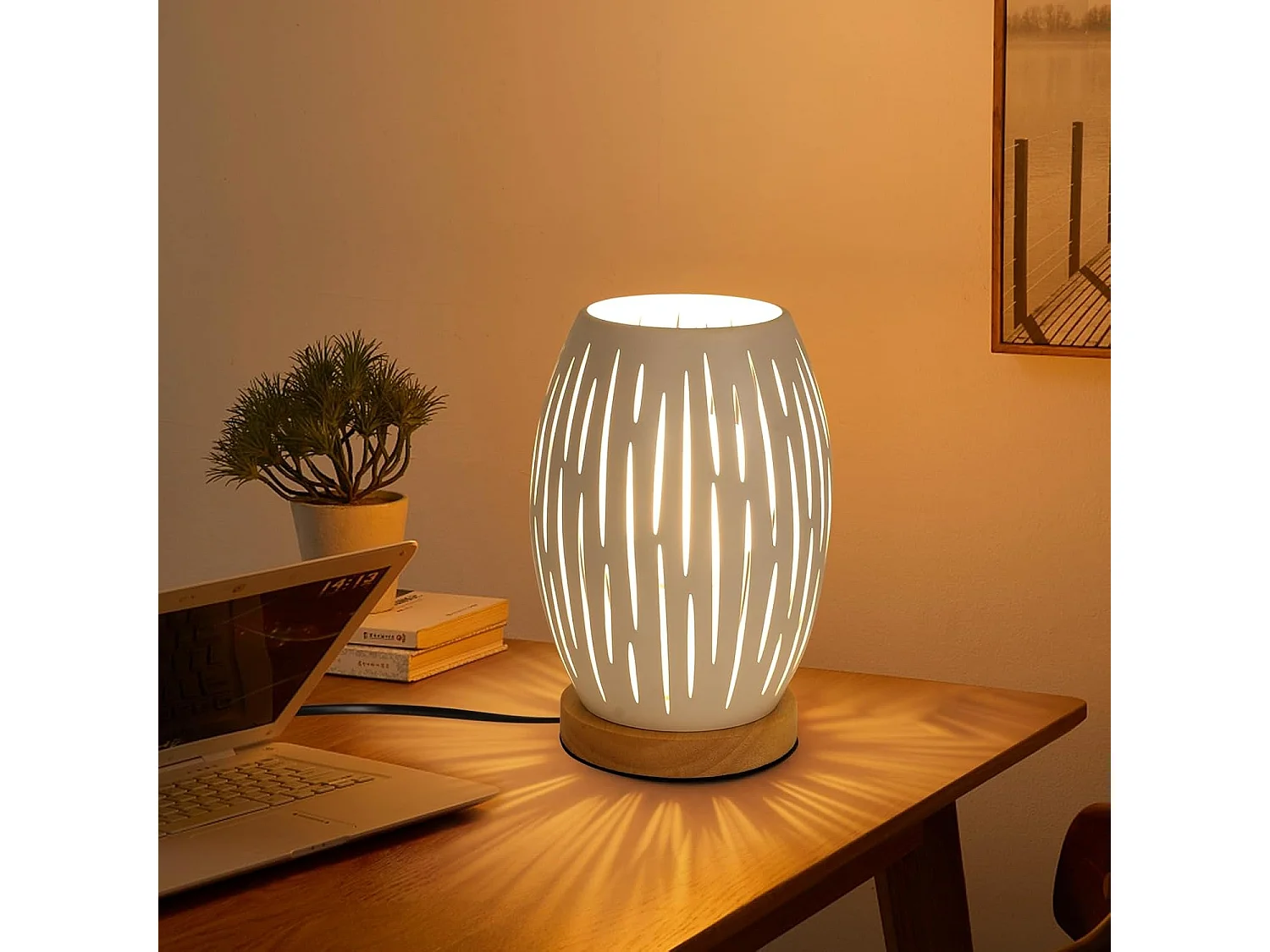 Lampe de Chevet E27, Lampe de Table avec Socle en Bois et Abat-jour en Métal Creux, Lampe de Bureau Décorative pour Chambre Bar Chambre d'enfant Restaurant, Blanc