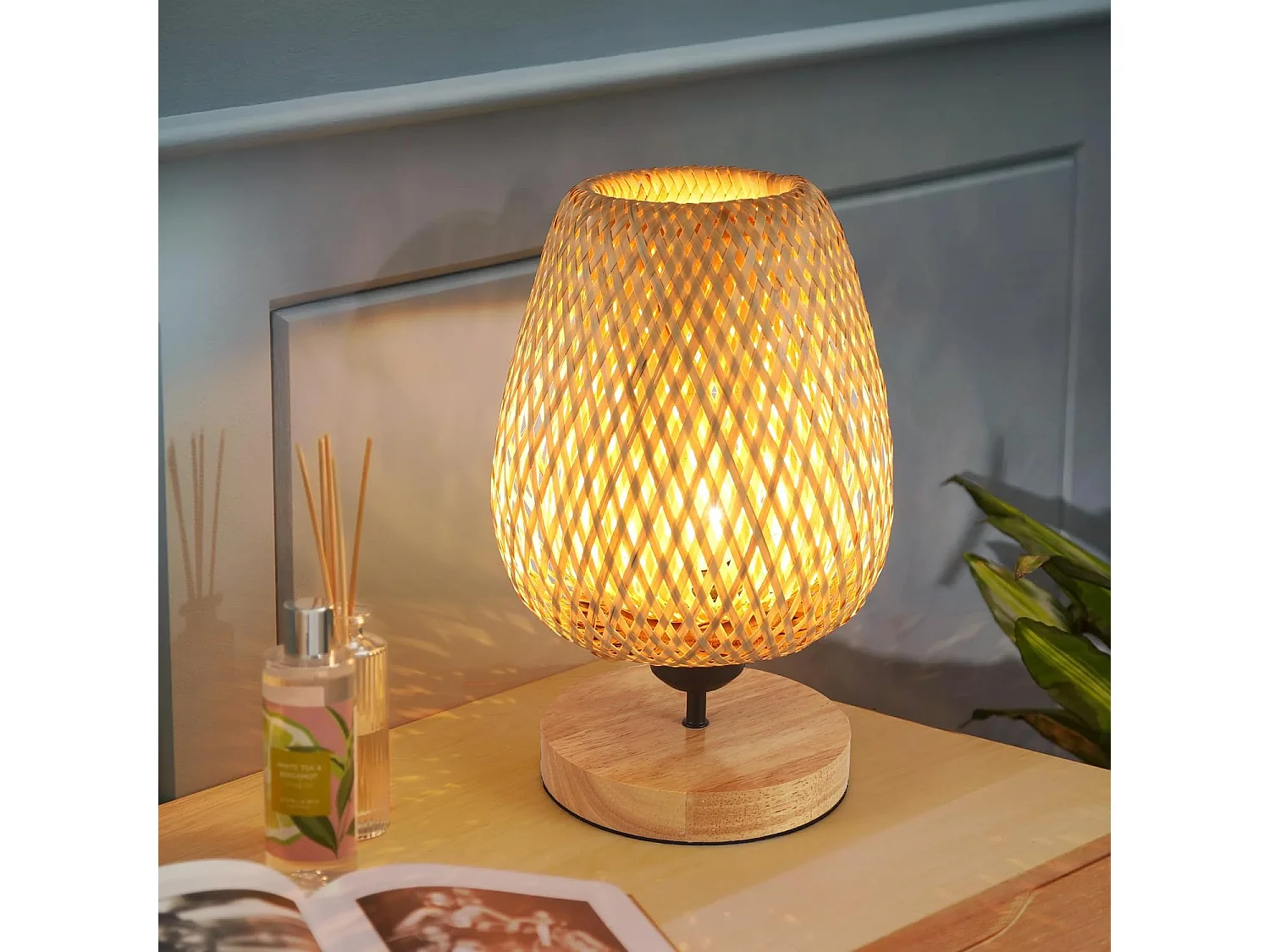 Lampe de Table en Bambou Tissé avec Abat-Jour Design Parfaite pour Chambre Bureau Salle à Manger et Salon 16*30cm(Ampoule non incluse)