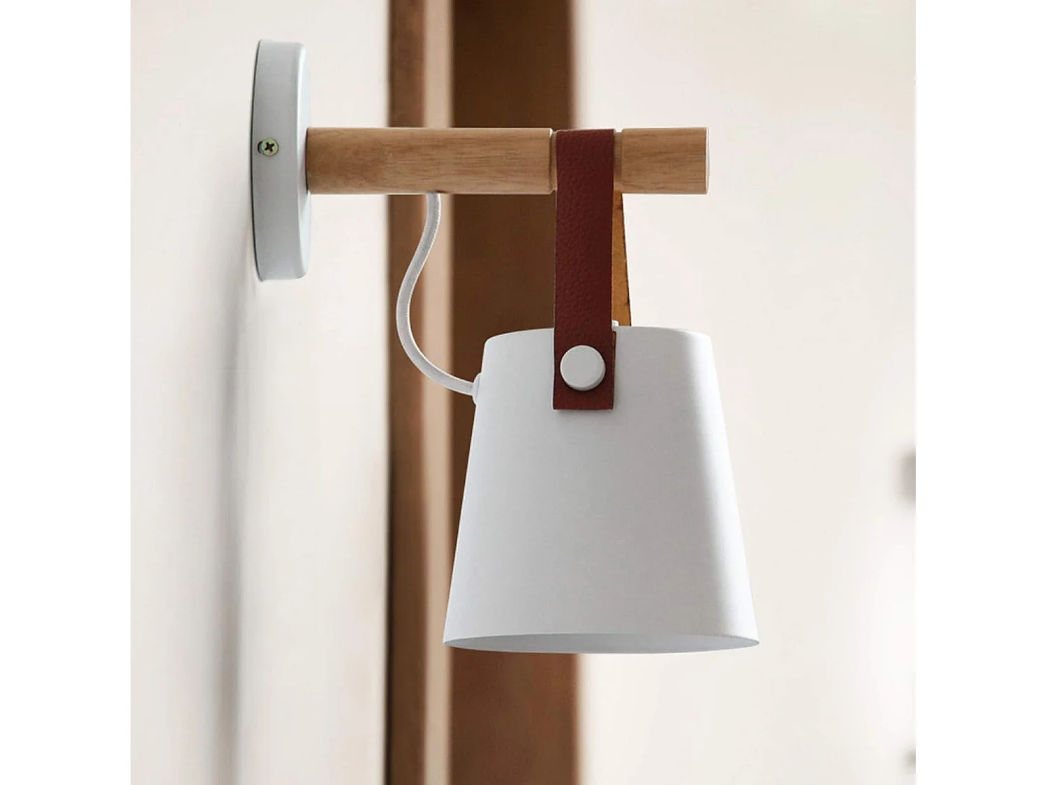 Appliques murales LED modernes, applique murale de ceinture E27 européenne simple lampe de chevet en bois massif moderne créative en métal fer allée étude lanterne