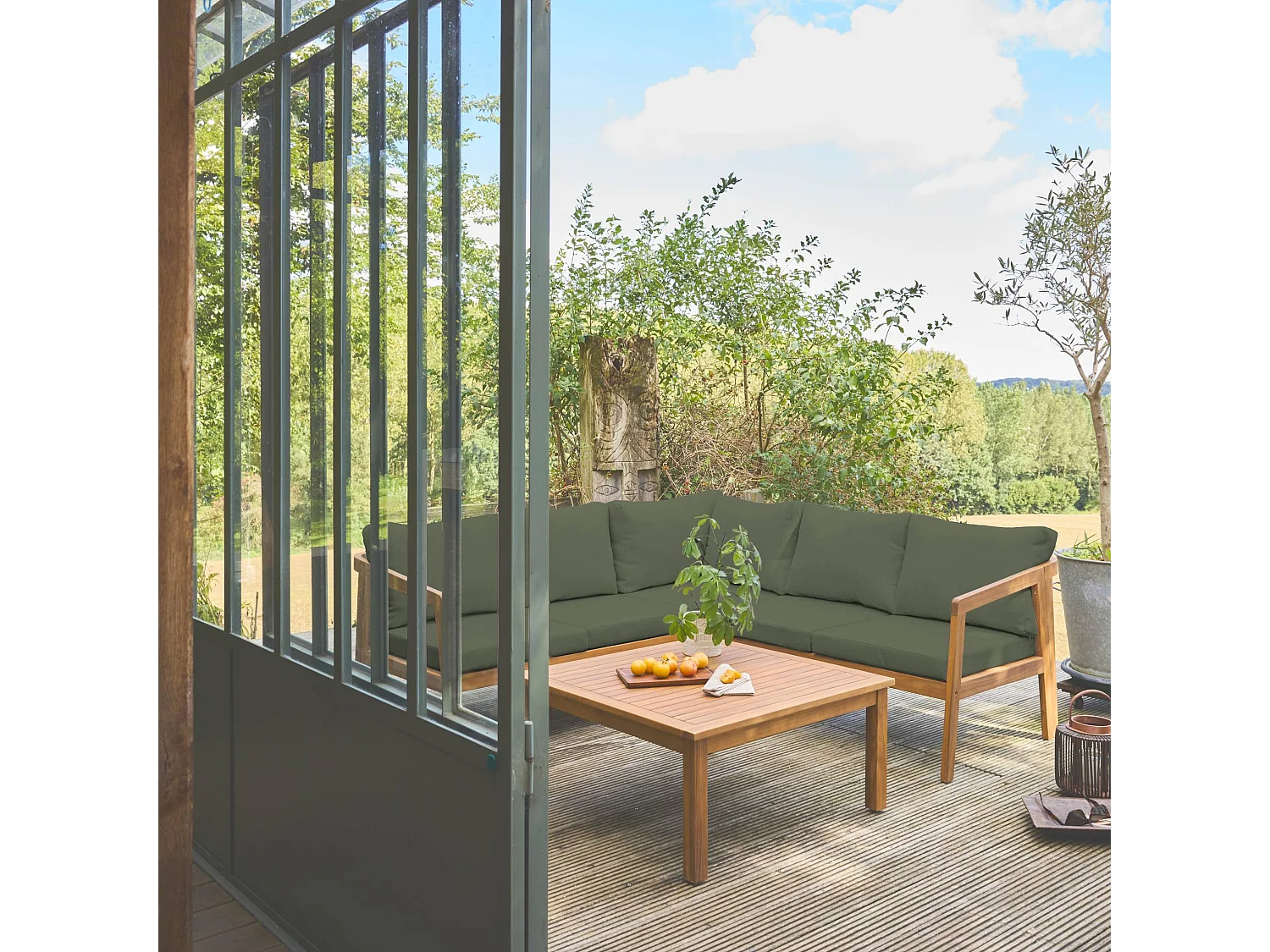 Salon de jardin d'angle kaki en acacia 5 places LOBERIA CORNER. table carrée