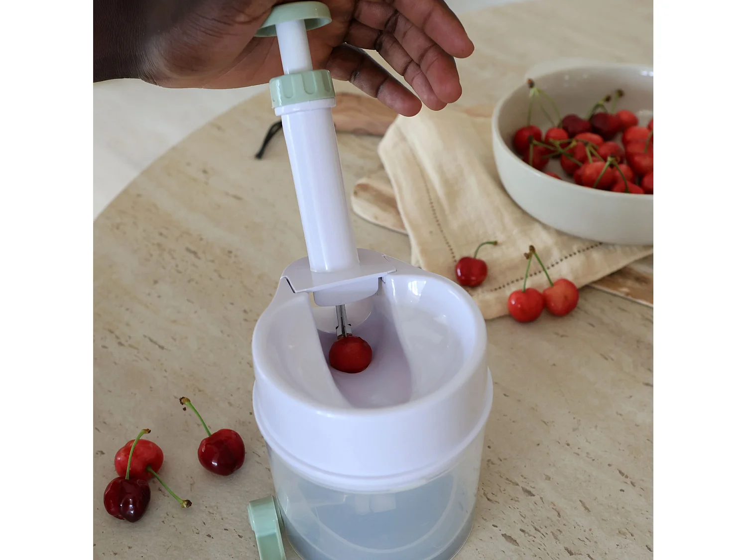Menastyl - Denoyauteur A Cerise En Plastique Blanc