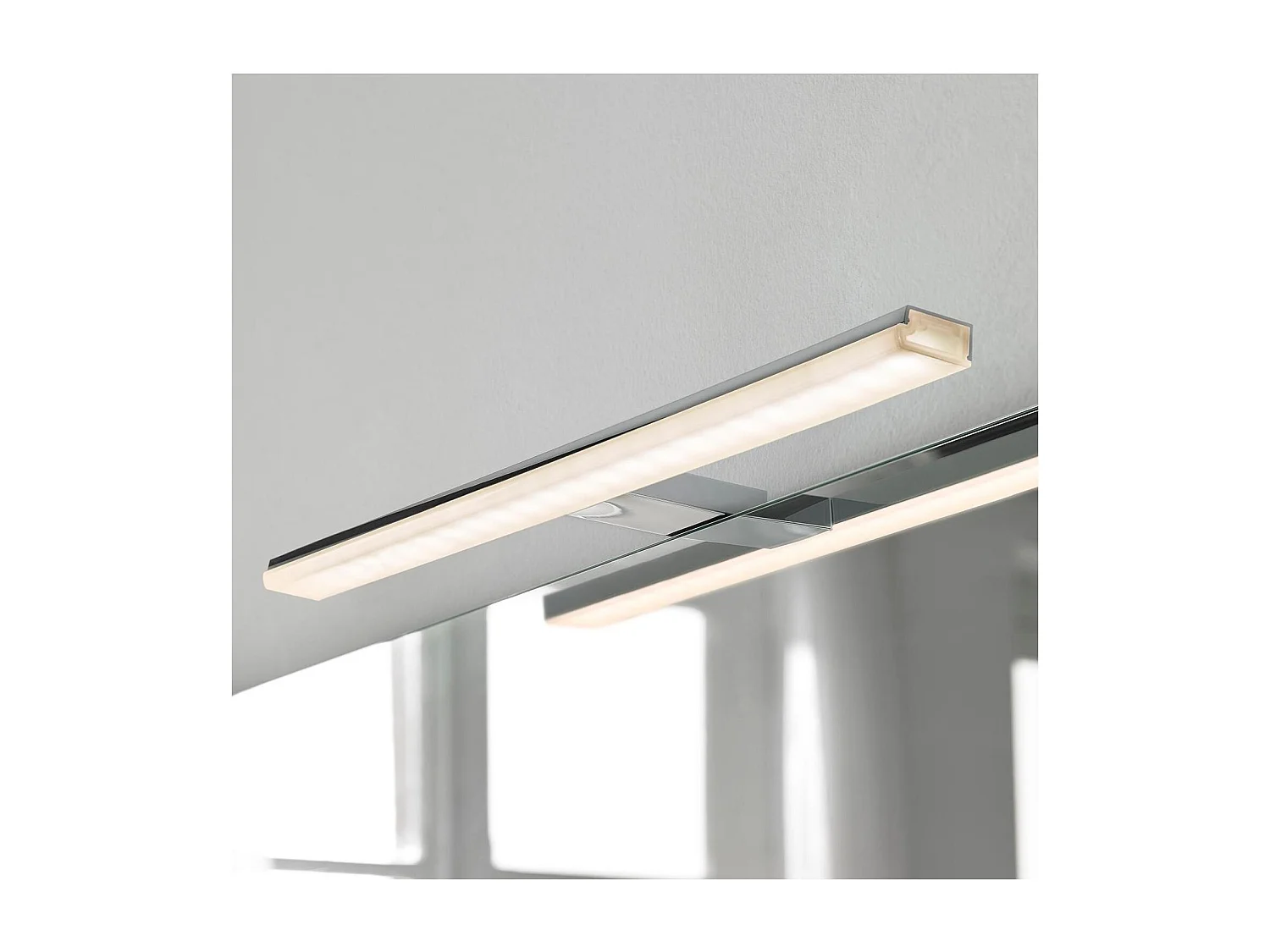 Spot LED pour miroir an aluminium 45,8cm