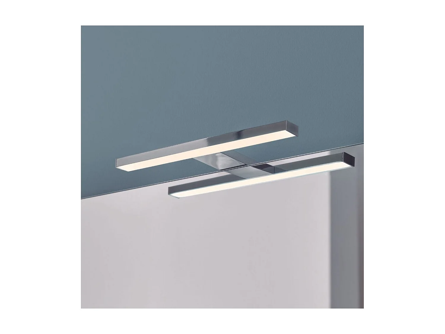 Spot LED pour miroir en plastique chromé 25cm