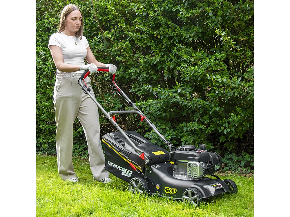 Tondeuse thermique autotractée 144.3cc - 42cm livrée avec 2 lames + mulching - Gardeo Pro