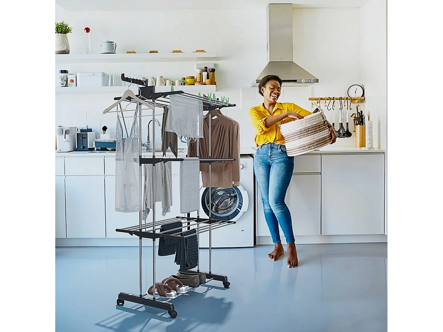 Stendibiancheria A Rotelle Stendino A Torre Verticale In Acciaio E ABS 4 Piani Ripiani Pieghevole Salvaspazio Biancheria Interno Esterno 169 x 75.5 x 63.5 Cm Nero
