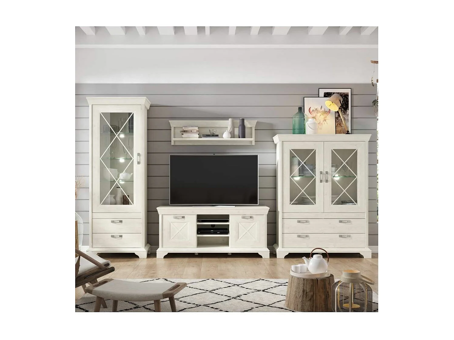 Mueble TV de 67x148x48 cm con 2 puertas batientes y 3 huecos abiertos en blanco Karen