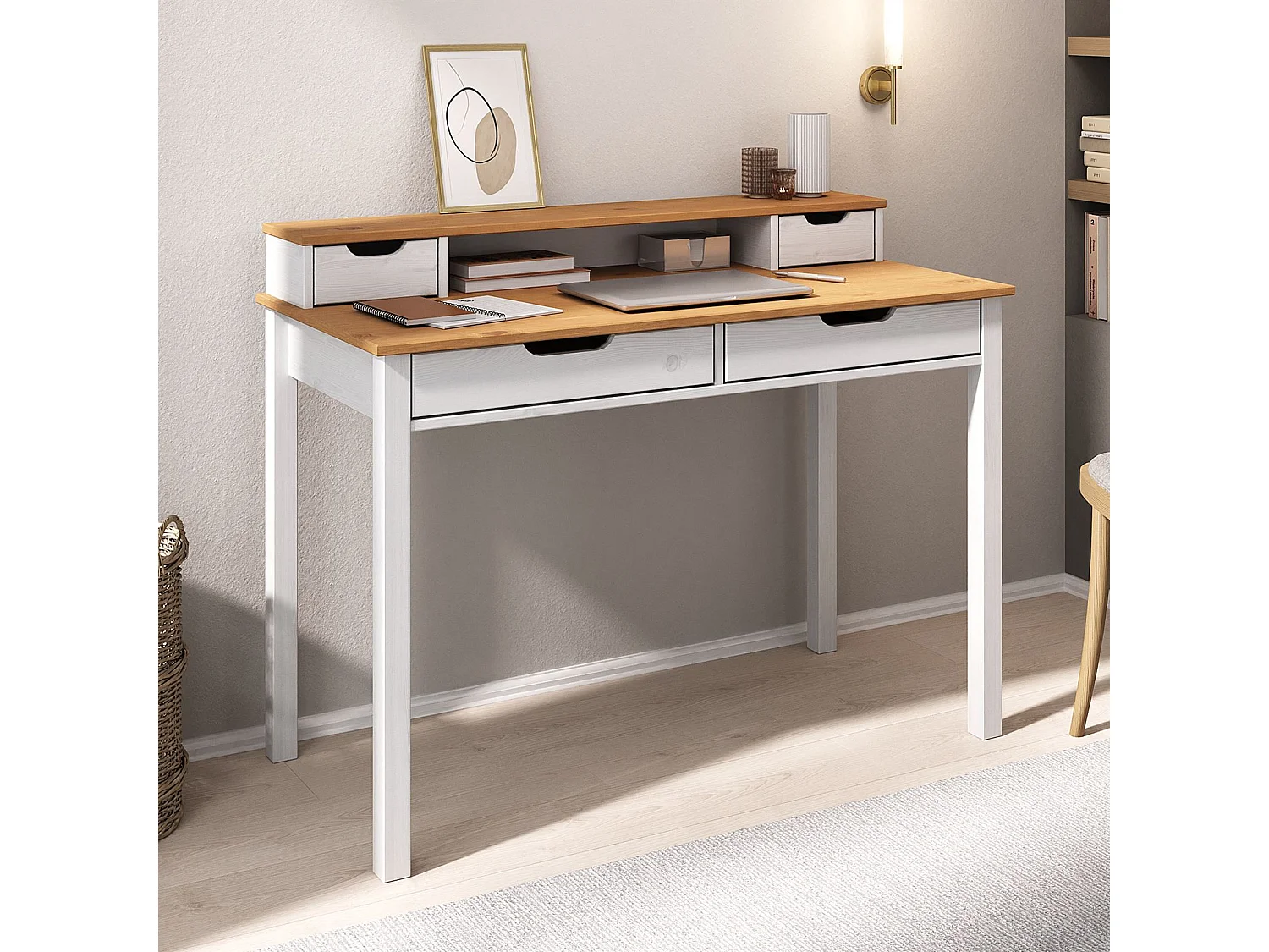 Bureau RAUL L 114 cm en bois massif coloris blanc et chêne avec quatre tiroirs et une niche réhausse écran intégrée