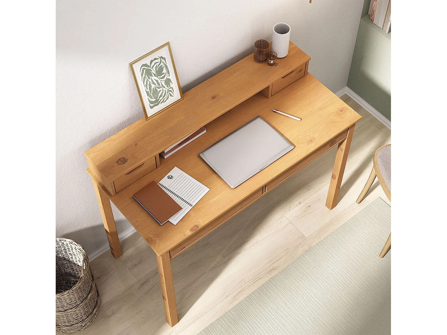 Bureau RAUL L 114 cm en bois massif coloris chêne avec quatre tiroirs et une niche réhausse écran intégrée