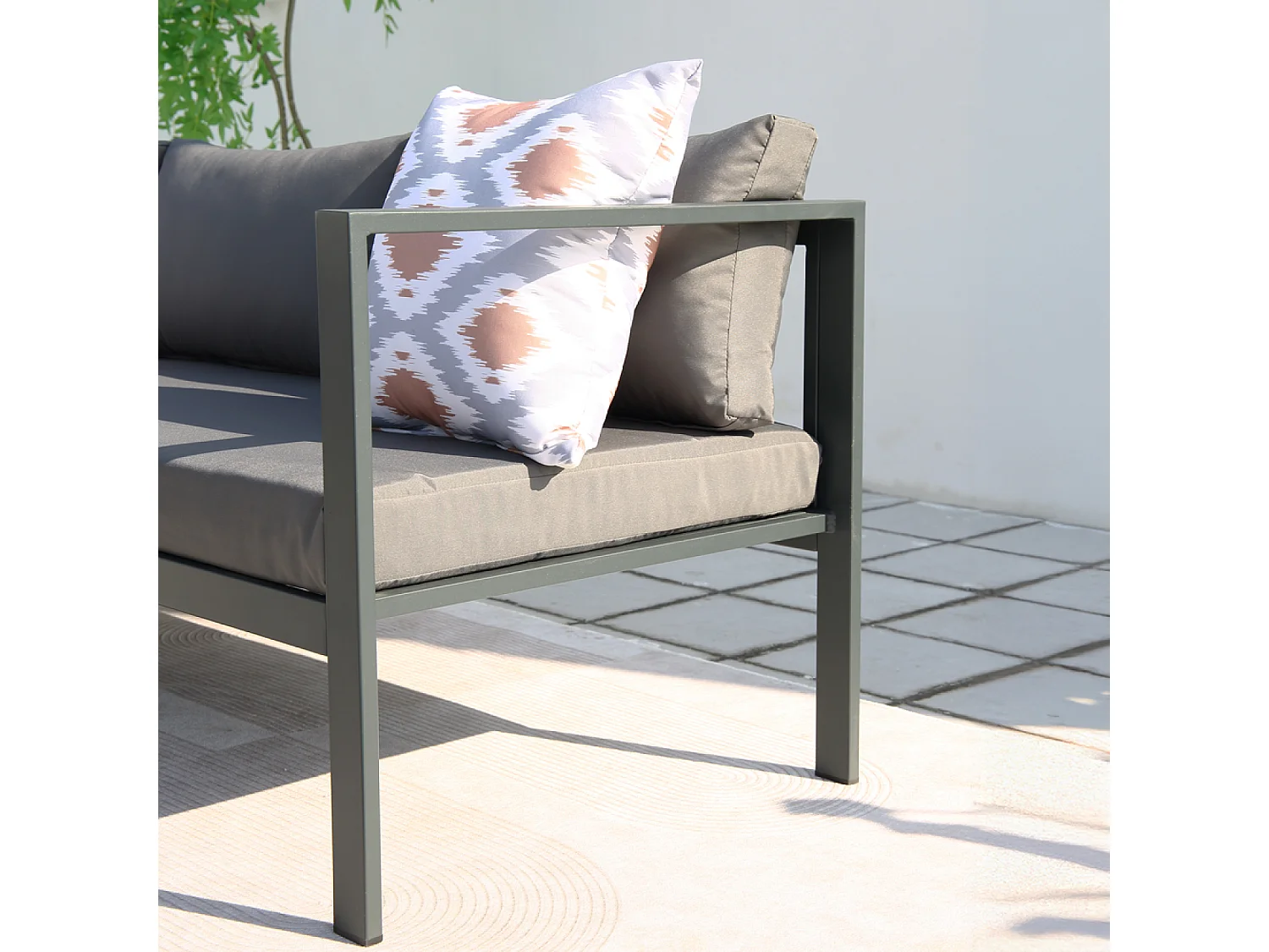 salon de jardin panoramique 8 places en résine tressée noir et gris MARBELLA