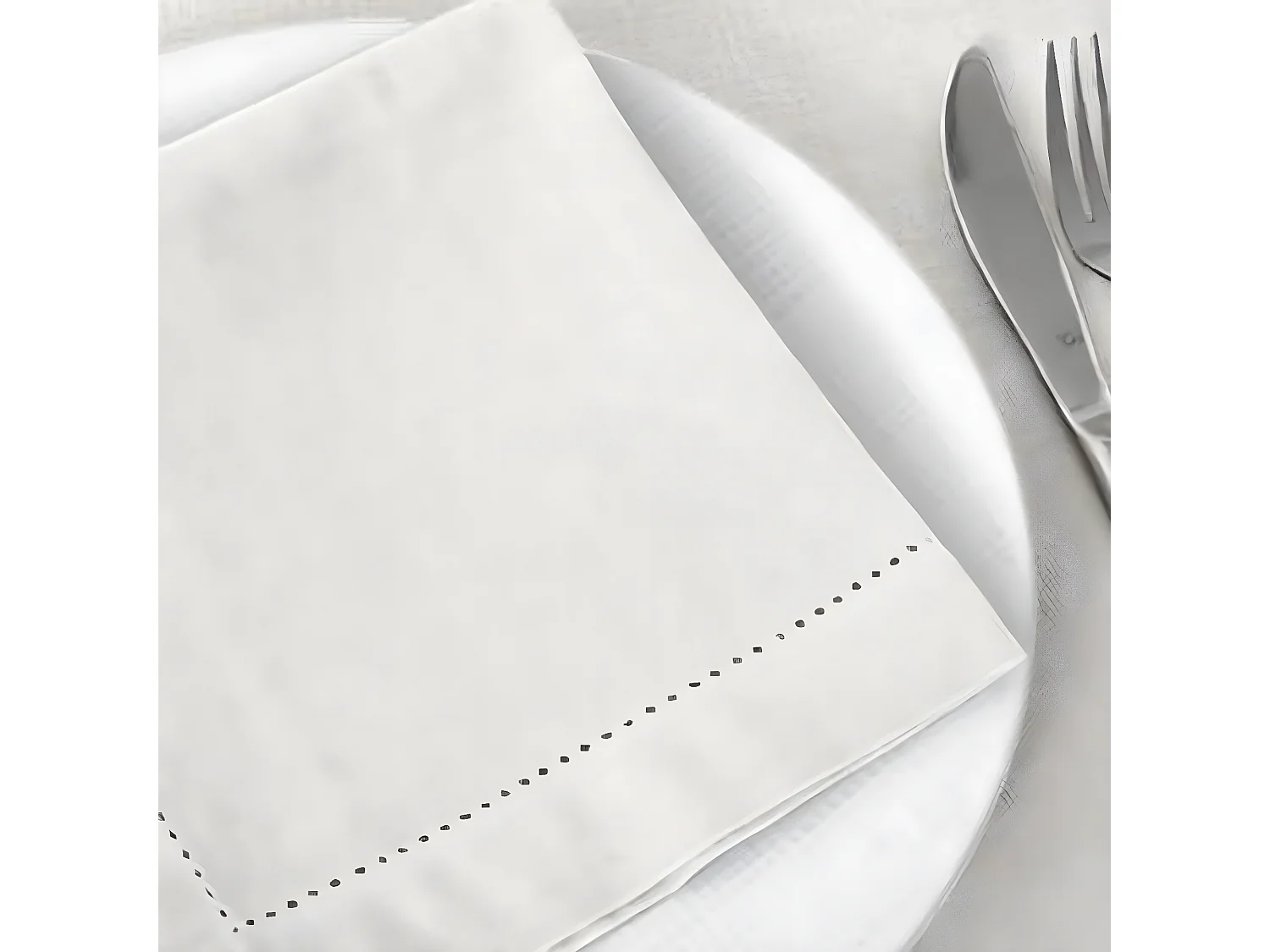 Lot de 12 serviettes de table coloris Blanc- Dim : L.40 x l.40 cm
